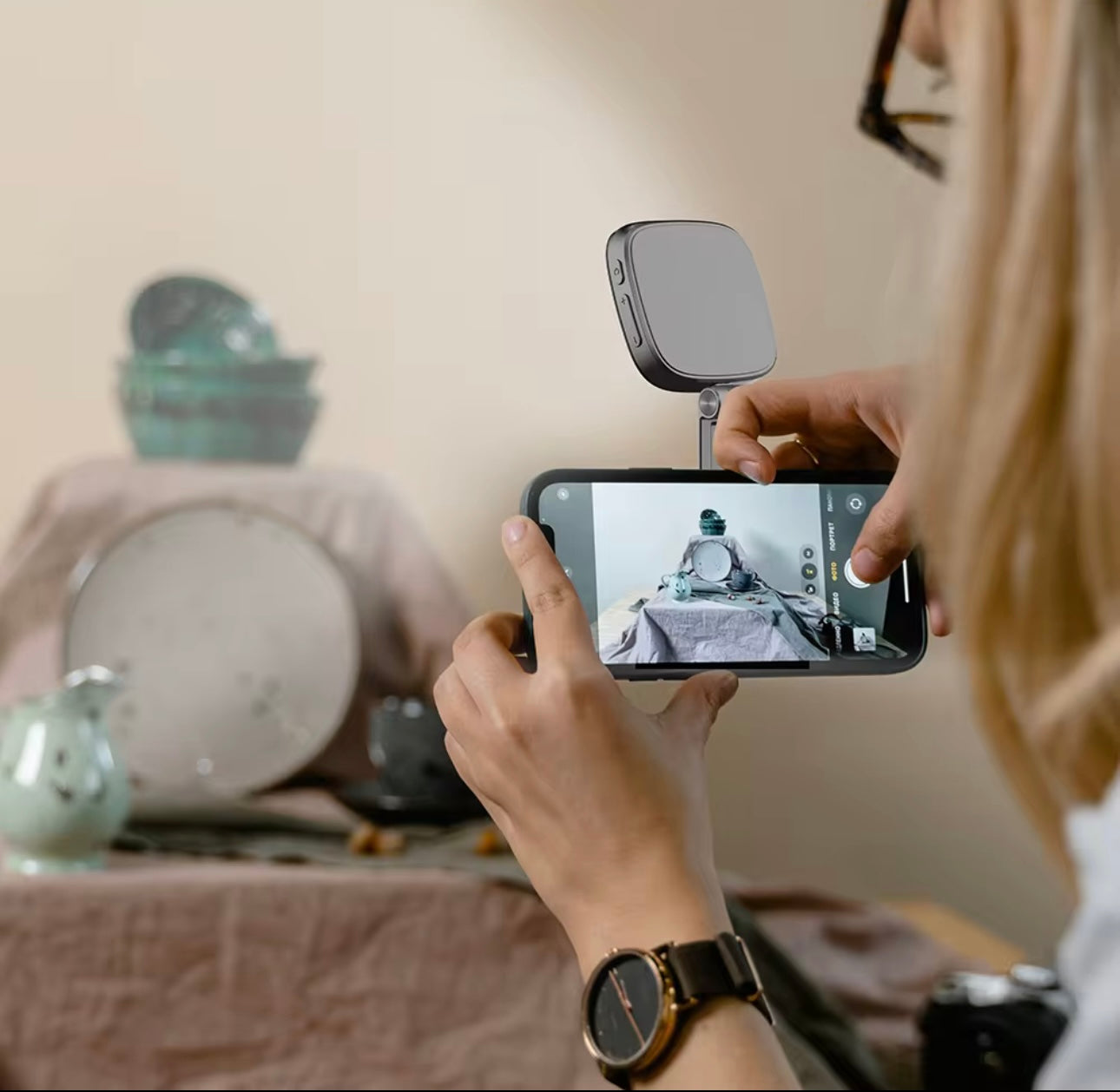 Illuminate Your Beauty with the F-662 Magnetic Suction LED Selfie Mirror - Perfect for Stunning Photos and Videos!